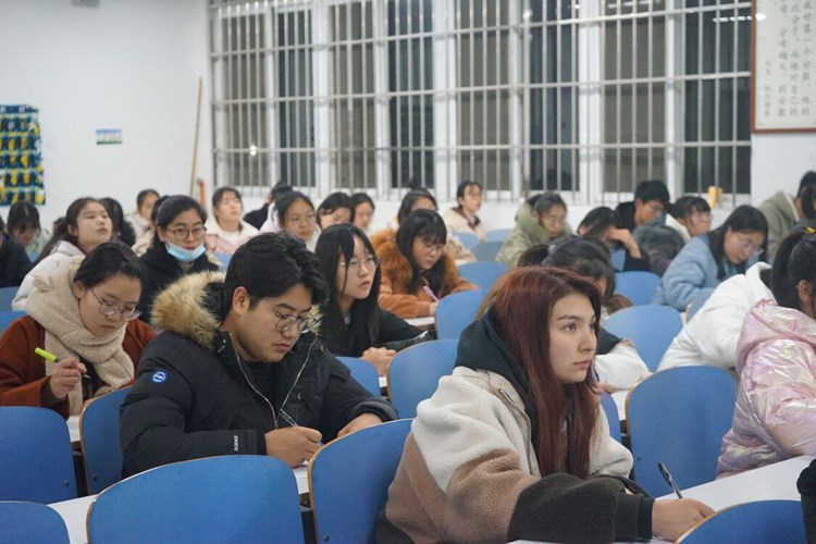 betway唯一官网顺利举行新生团章考试2.jpg